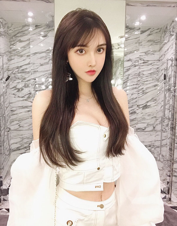 新加坡围经纪人微信