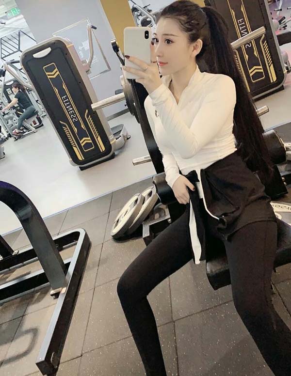 巴黎围经纪人微信